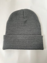Laden Sie das Bild in den Galerie-Viewer, Mütze Original Patch Beanie  Graphite Grey - Bayern Herzschlag Wintermütze