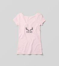 Laden Sie das Bild in den Galerie-Viewer, Damen V-Shirt "Bleib Wuid"