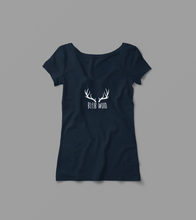 Laden Sie das Bild in den Galerie-Viewer, Damen V-Shirt "Bleib Wuid"