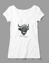 Laden Sie das Bild in den Galerie-Viewer, Damen V-Shirt "Hoamat Mood"