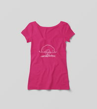 Laden Sie das Bild in den Galerie-Viewer, Damen V-Shirt "Yoga Schaf"