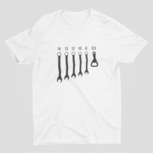 Laden Sie das Bild in den Galerie-Viewer, T-Shirt "SCHRAUBER FLASCHENÖFFNER" Unisex Rundhals